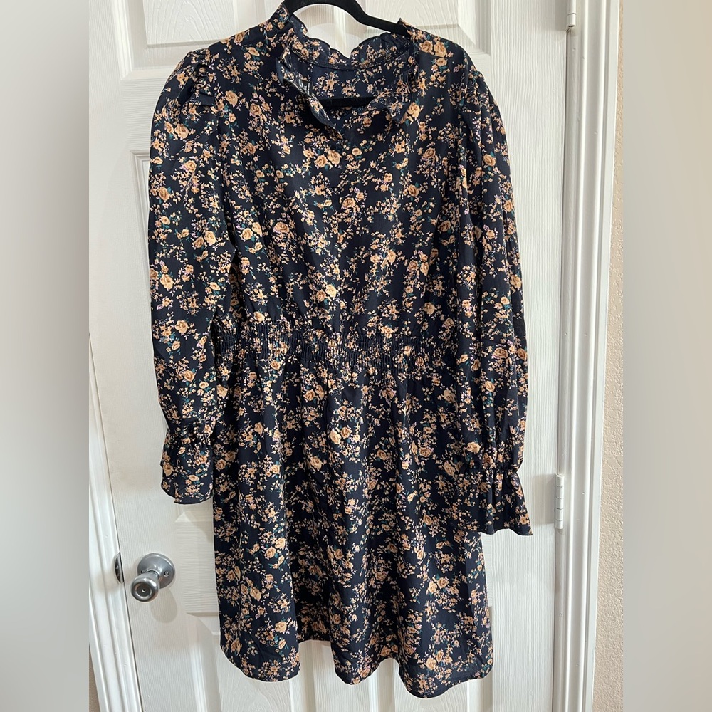 Black with Tan Colored Flowers